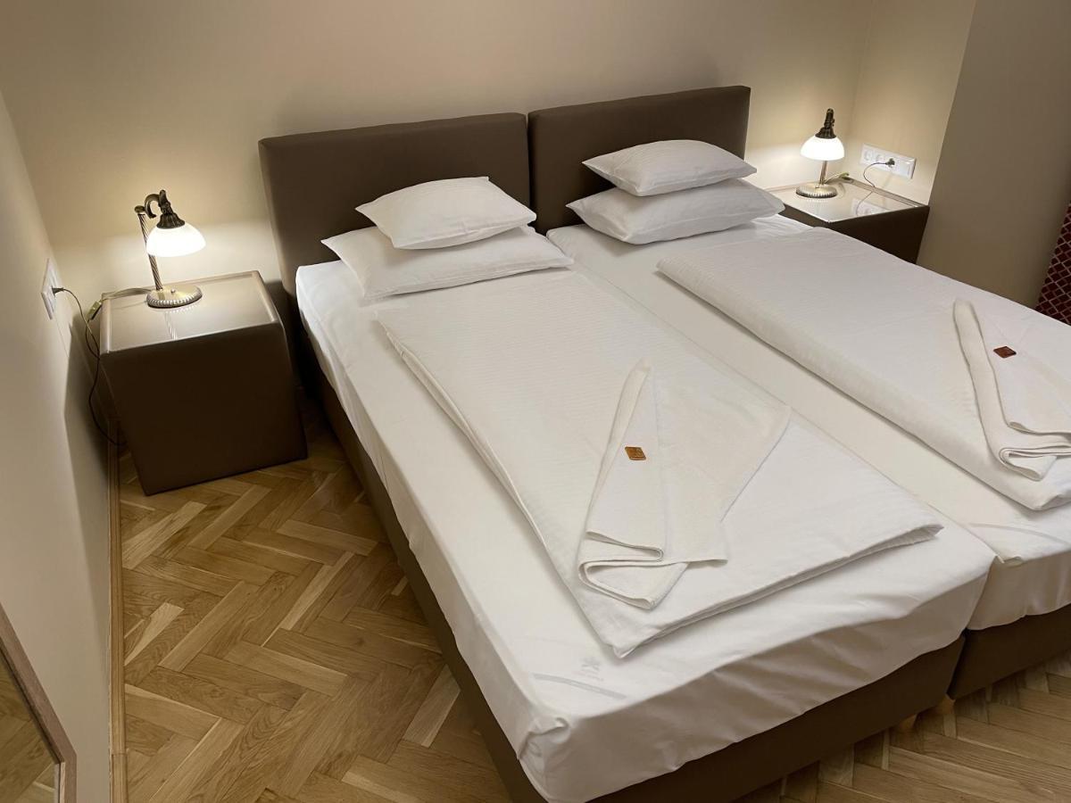 Dozsa Apartman Seghedin Exterior foto