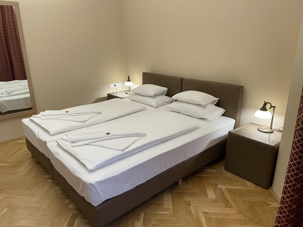 Dozsa Apartman Seghedin Exterior foto