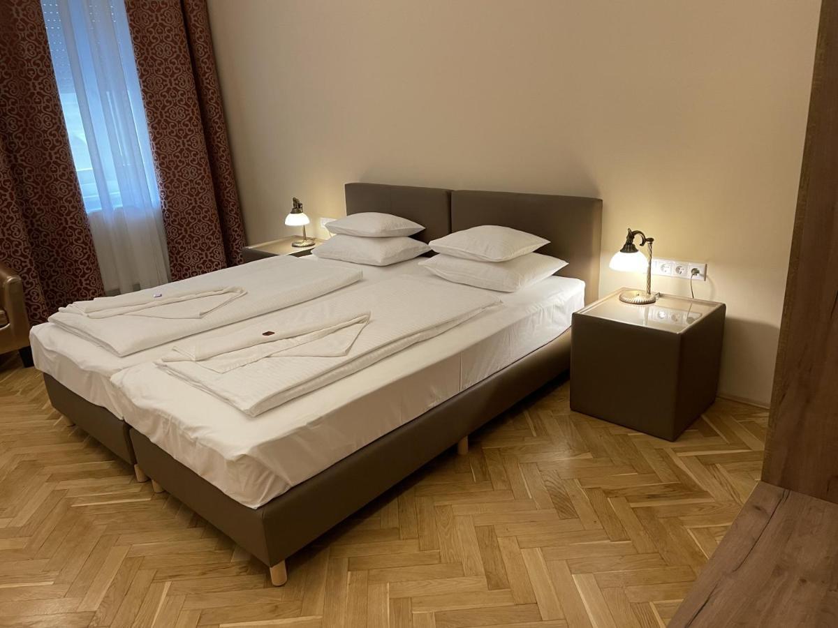 Dozsa Apartman Seghedin Exterior foto