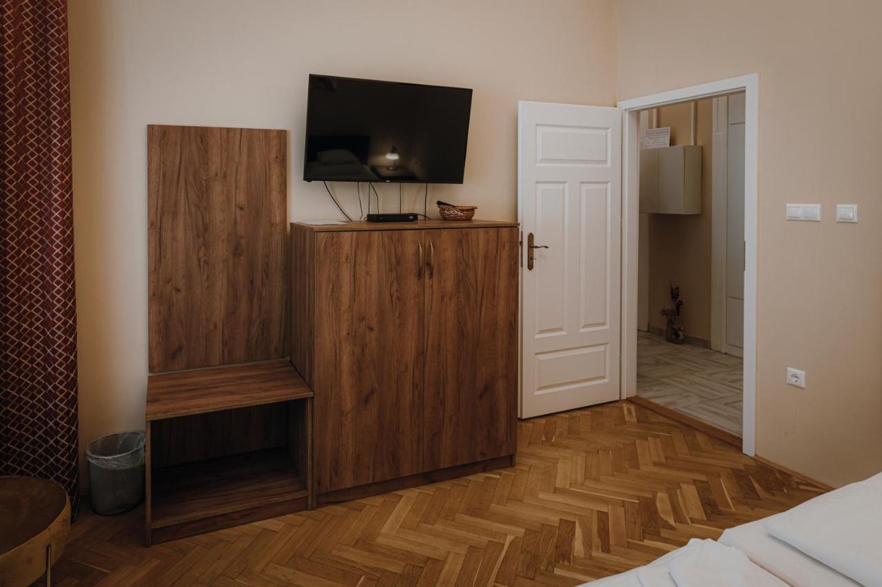Dozsa Apartman Seghedin Exterior foto