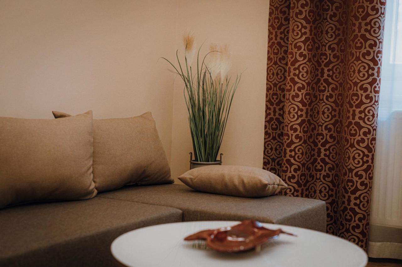 Dozsa Apartman Seghedin Exterior foto