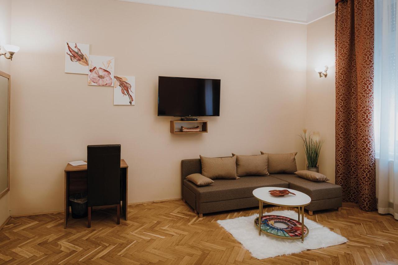 Dozsa Apartman Seghedin Exterior foto