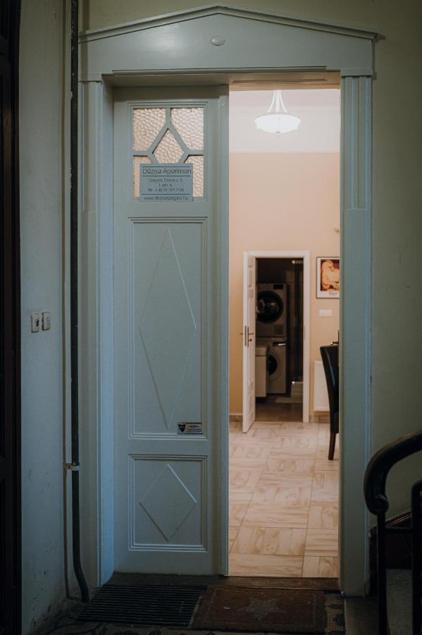 Dozsa Apartman Seghedin Exterior foto