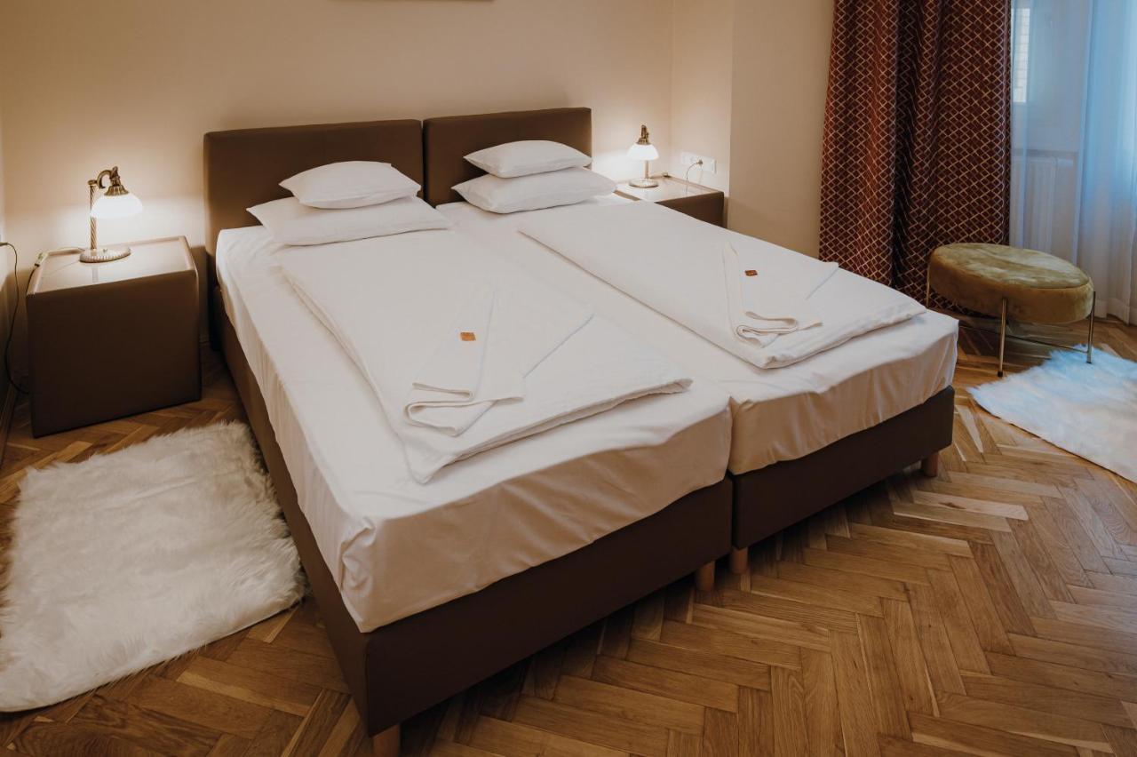 Dozsa Apartman Seghedin Exterior foto