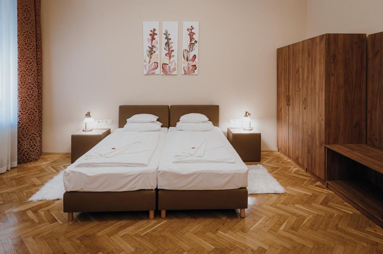 Dozsa Apartman Seghedin Exterior foto