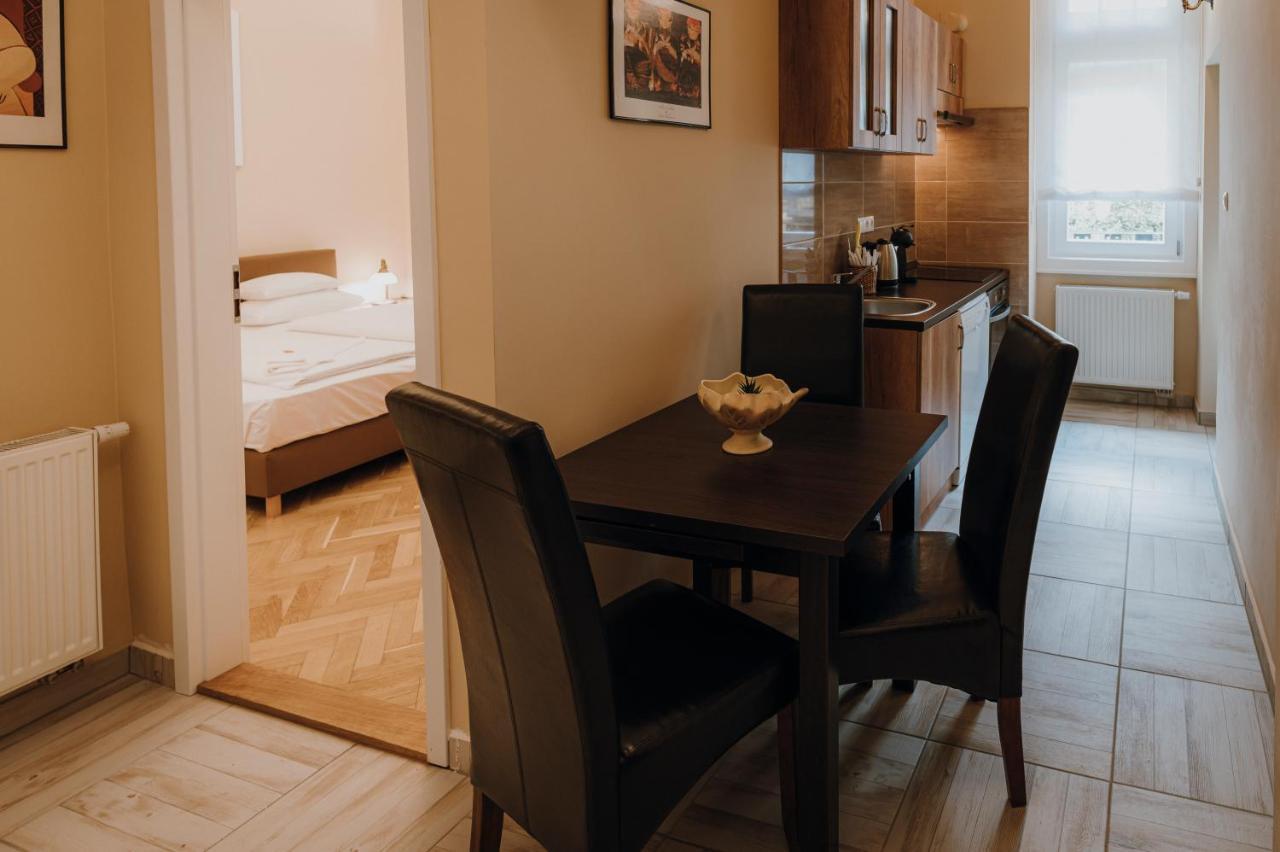 Dozsa Apartman Seghedin Exterior foto