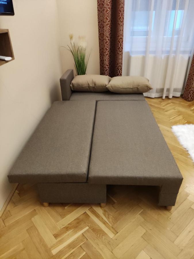Dozsa Apartman Seghedin Exterior foto
